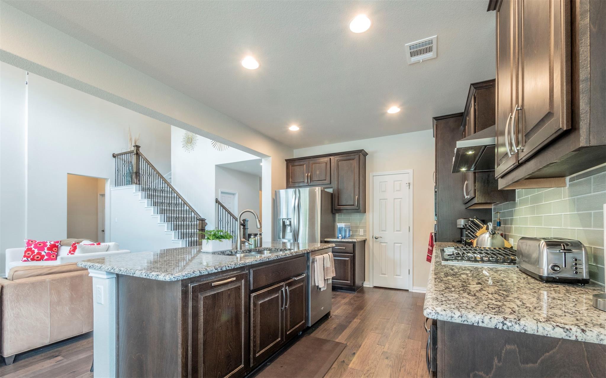 909 Catalina LN