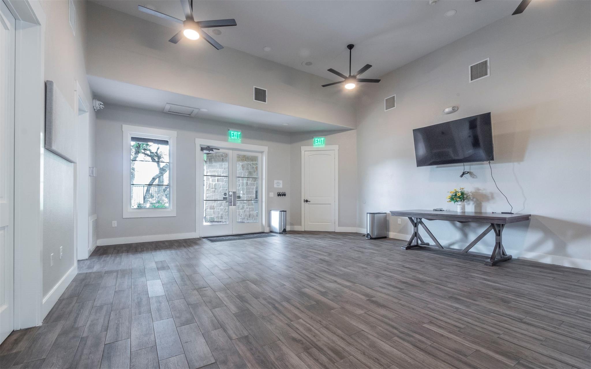 909 Catalina LN