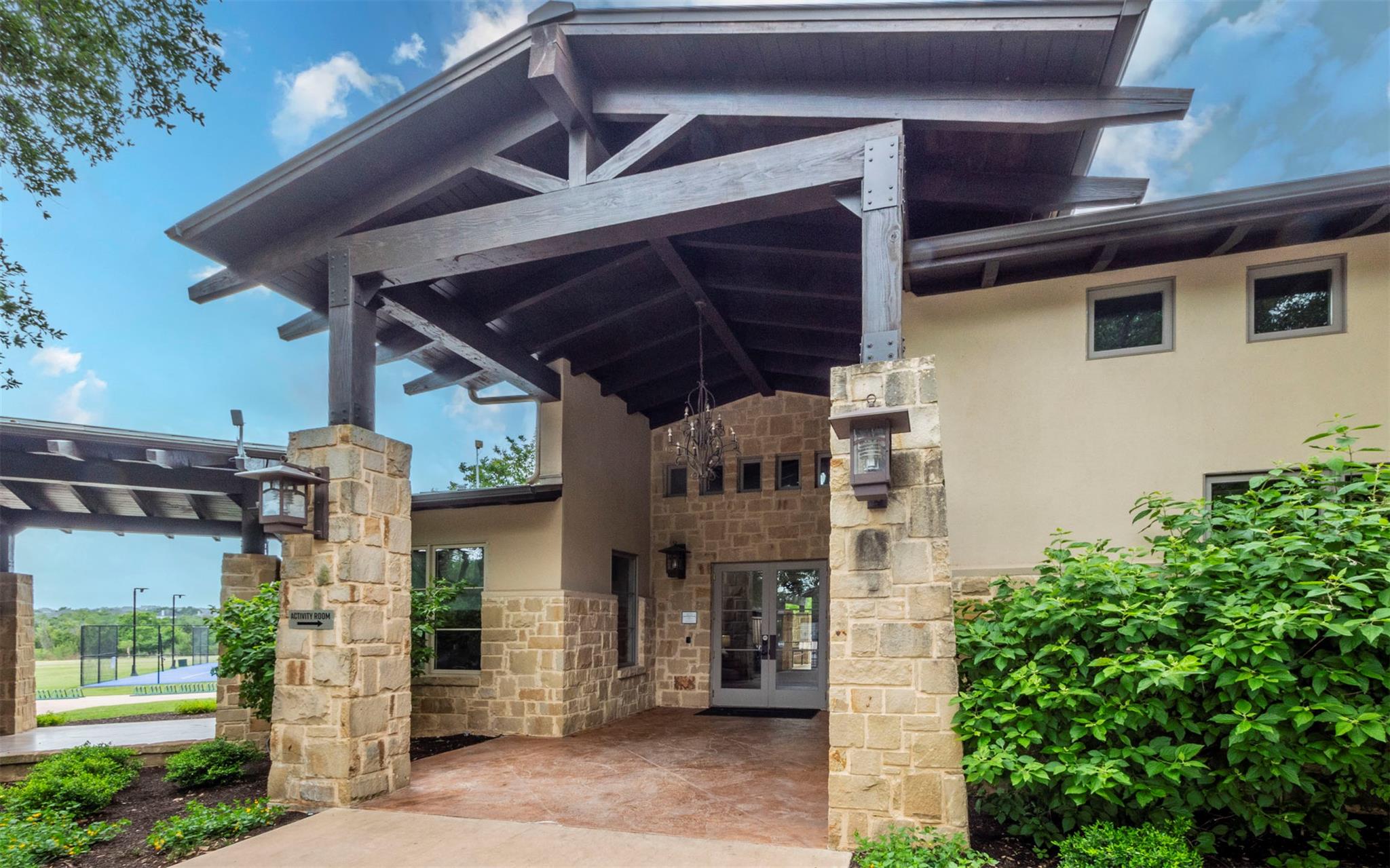 909 Catalina LN