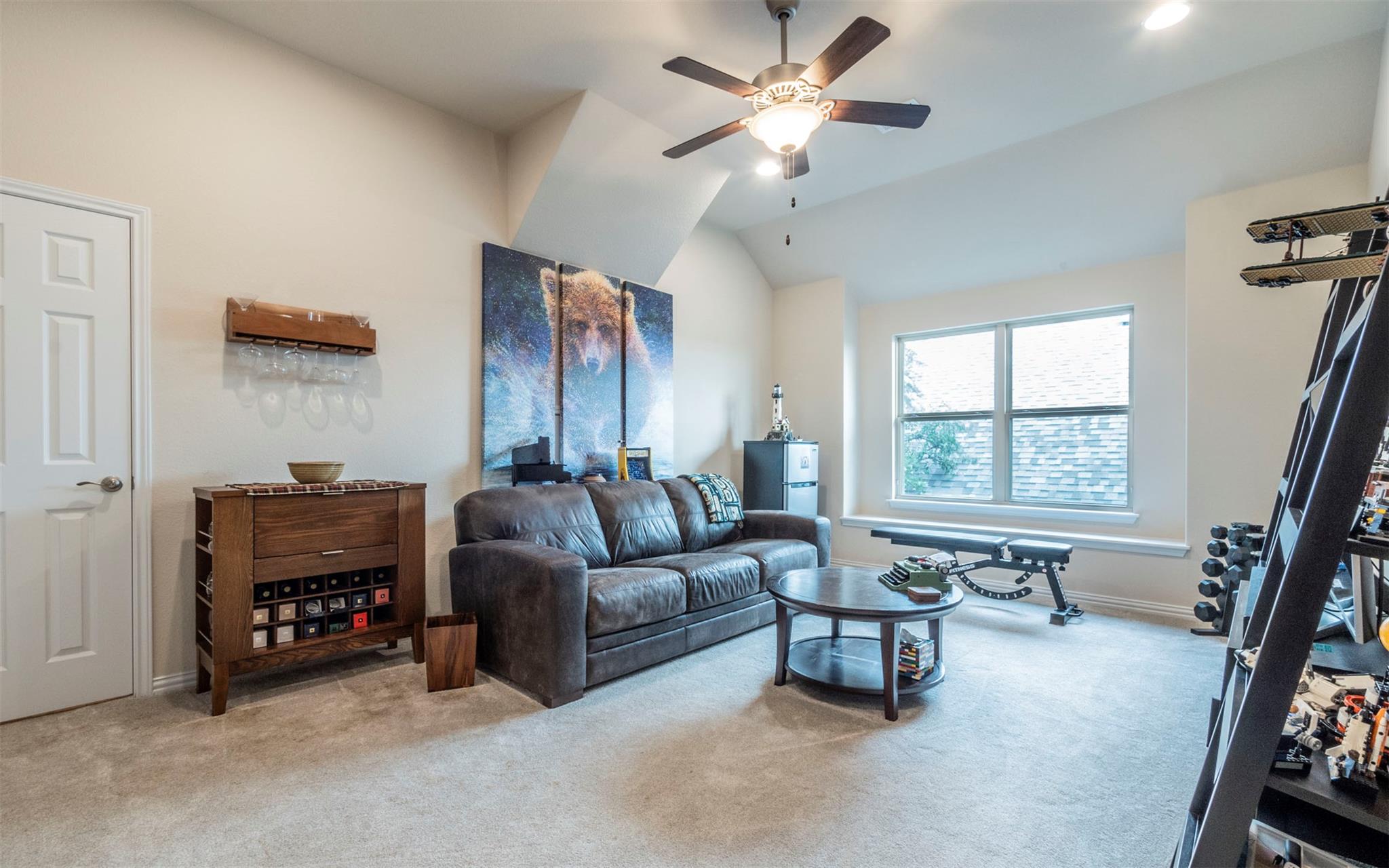 909 Catalina LN