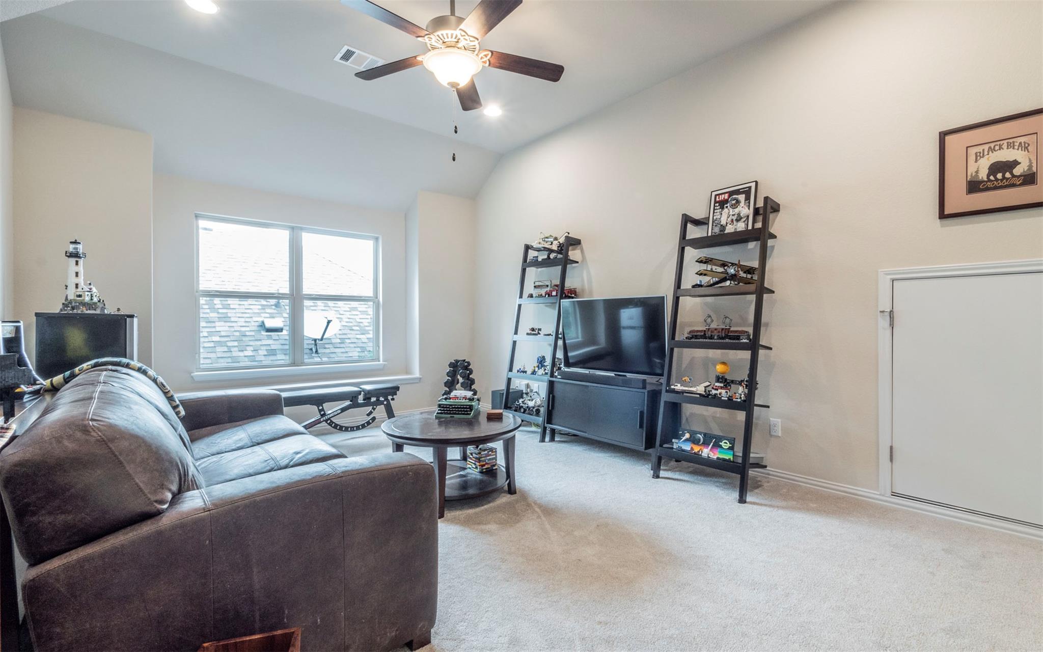 909 Catalina LN