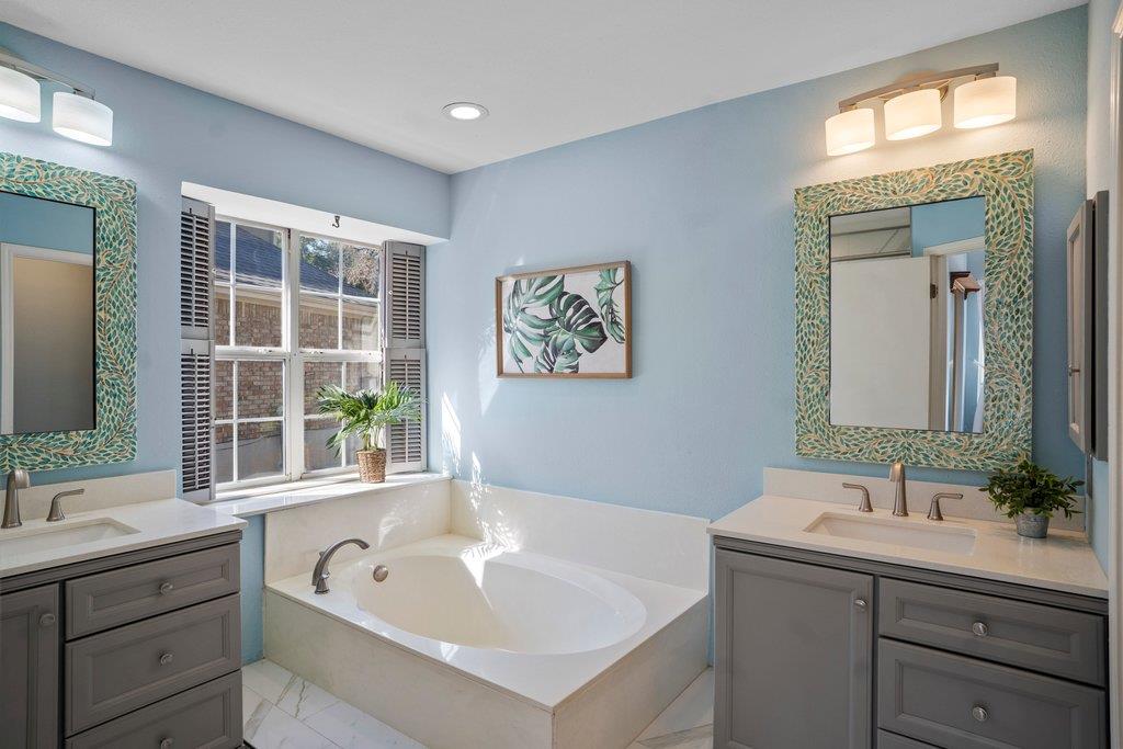 11019 Whiskey River DR