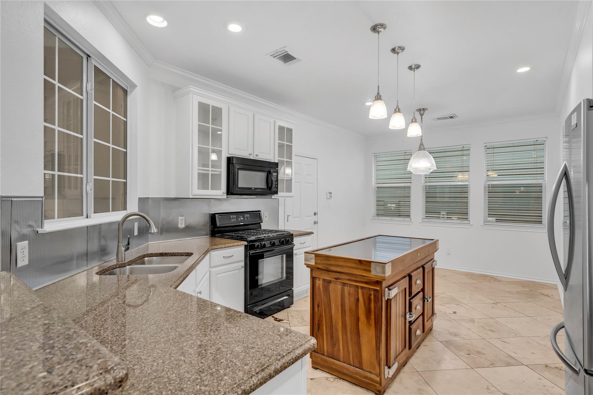 2606 Kinney Oaks CT