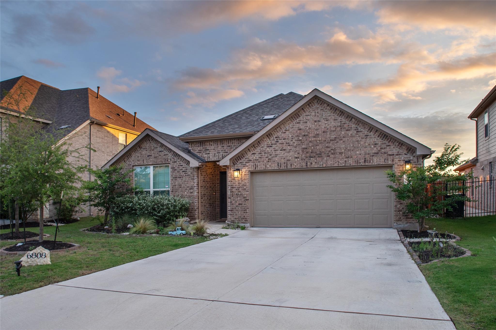 6808 Cliff Rose DR