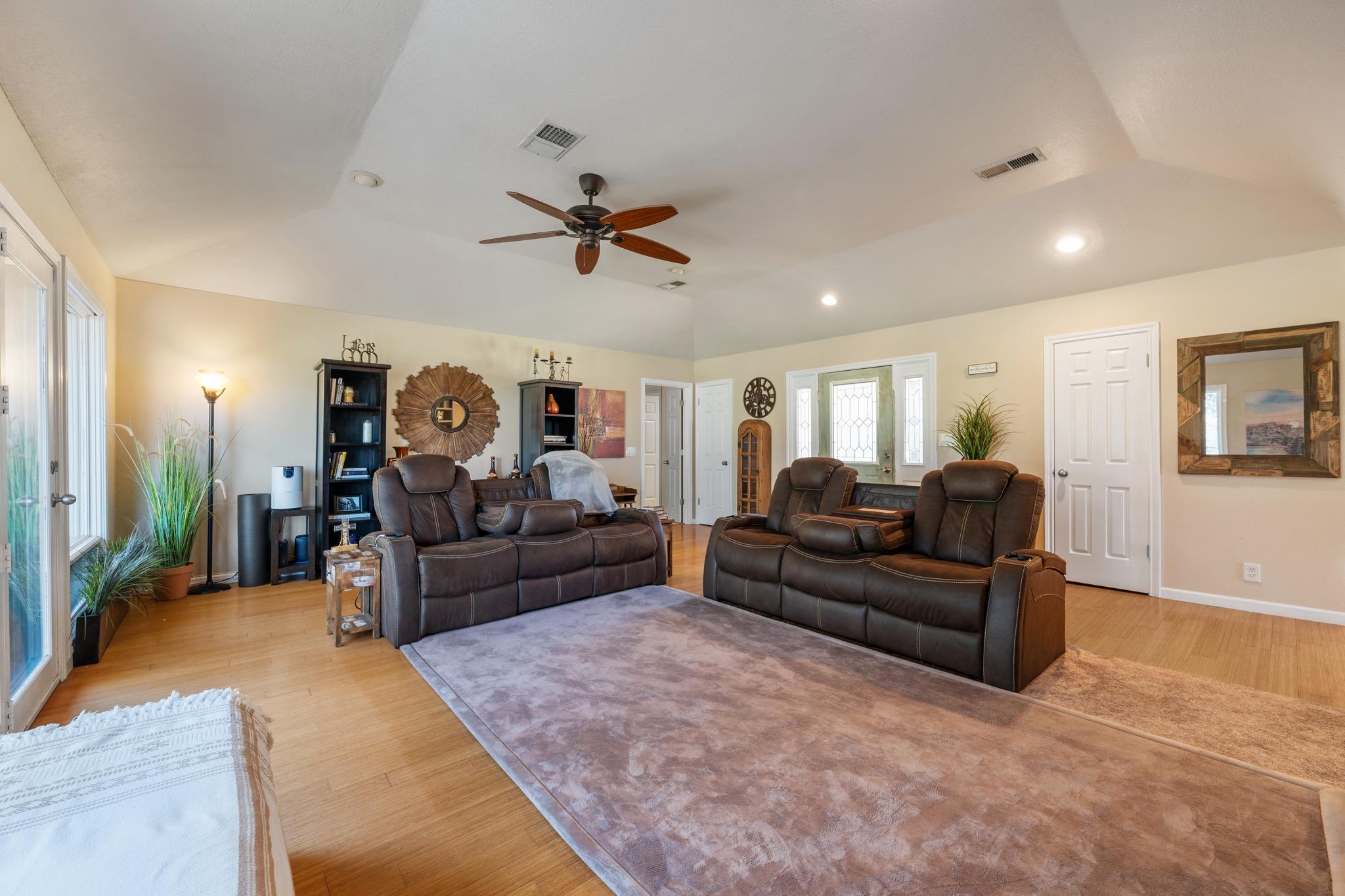 604 Rolling Green DR