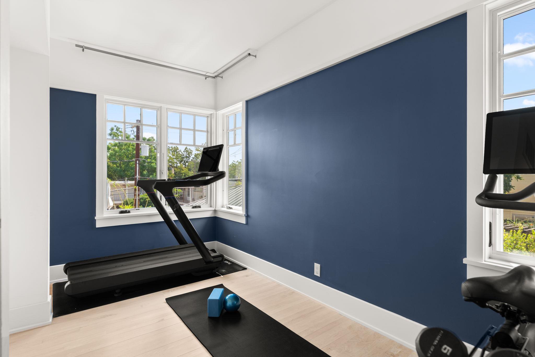 3015 & 3013 Washington Square SQ