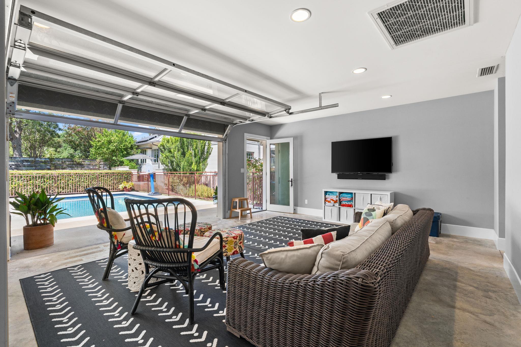 3015 & 3013 Washington Square SQ