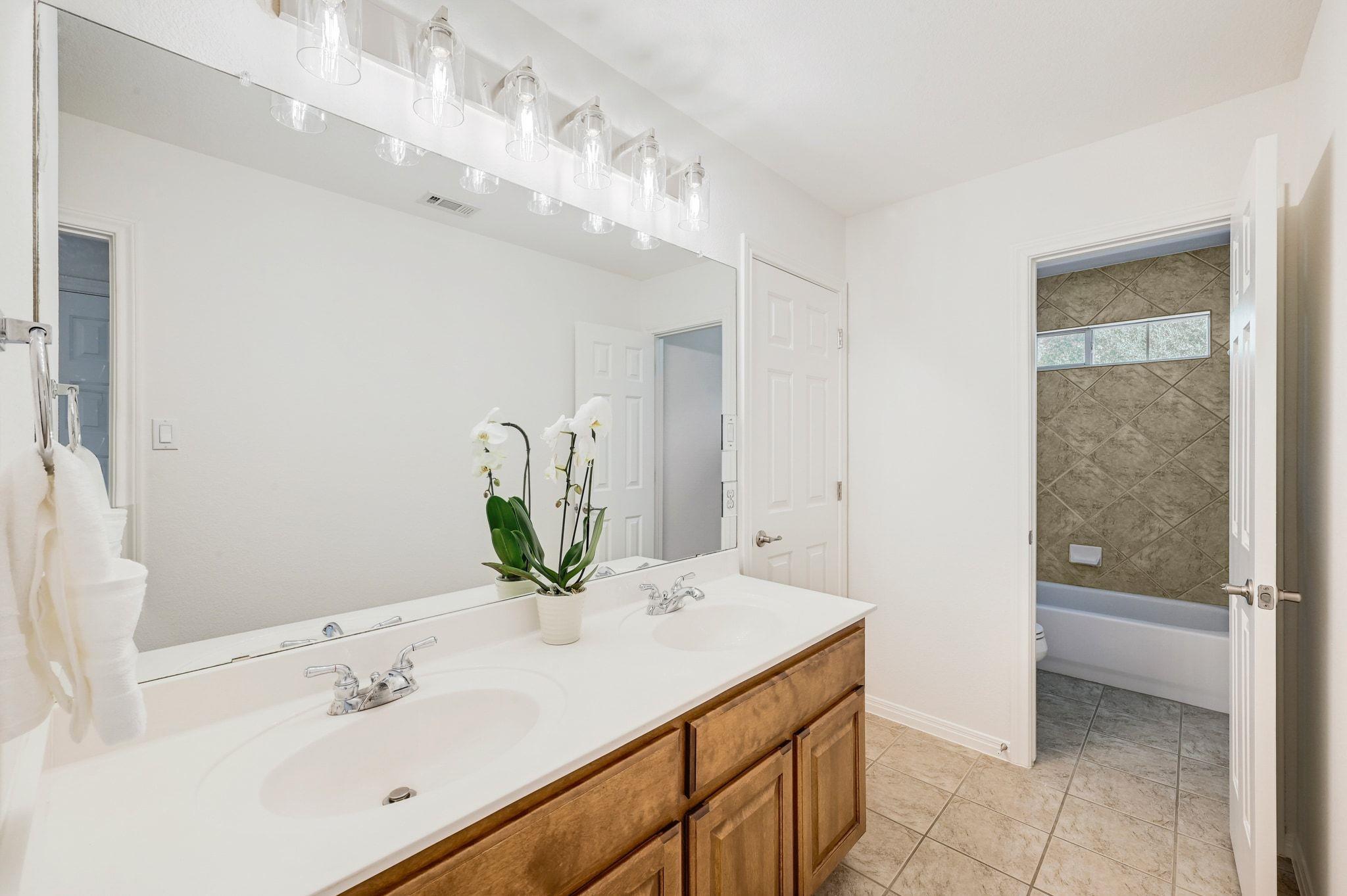 10109 Chestnut Ridge RD