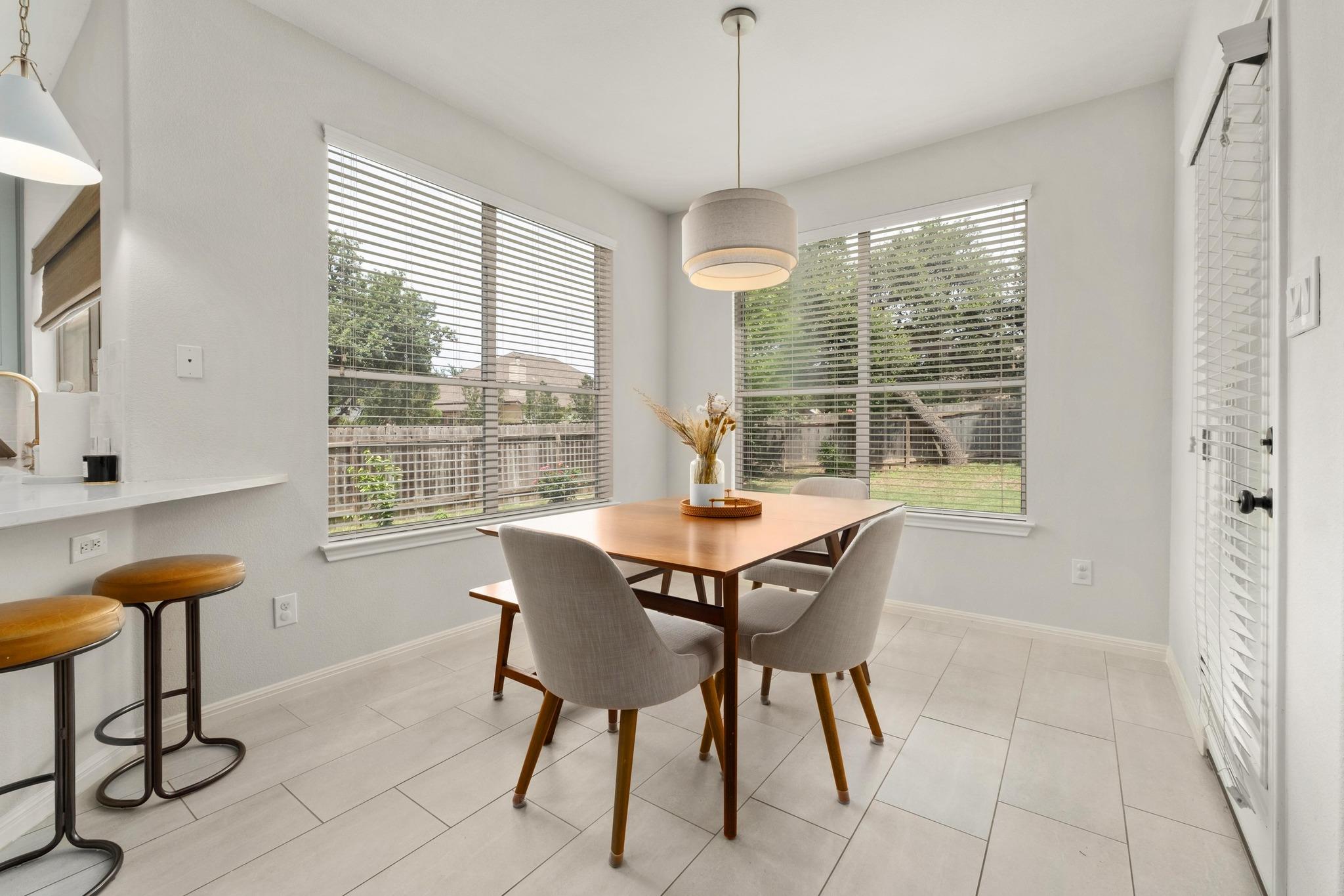 5701 Sunset RDG
