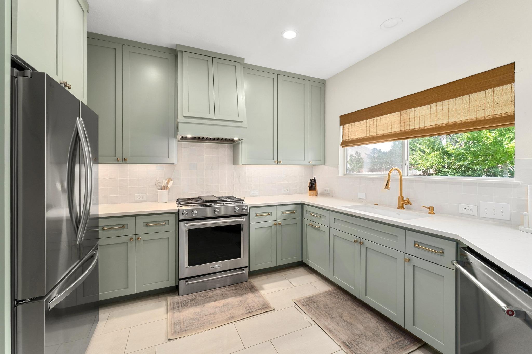 5701 Sunset RDG