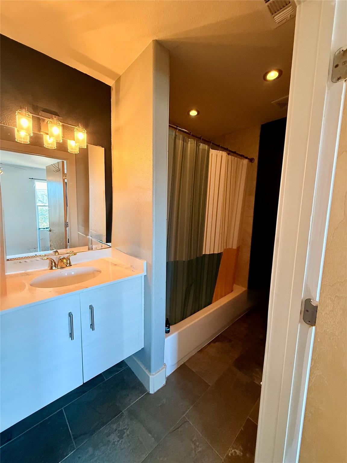 1101 Grove BLVD # 502