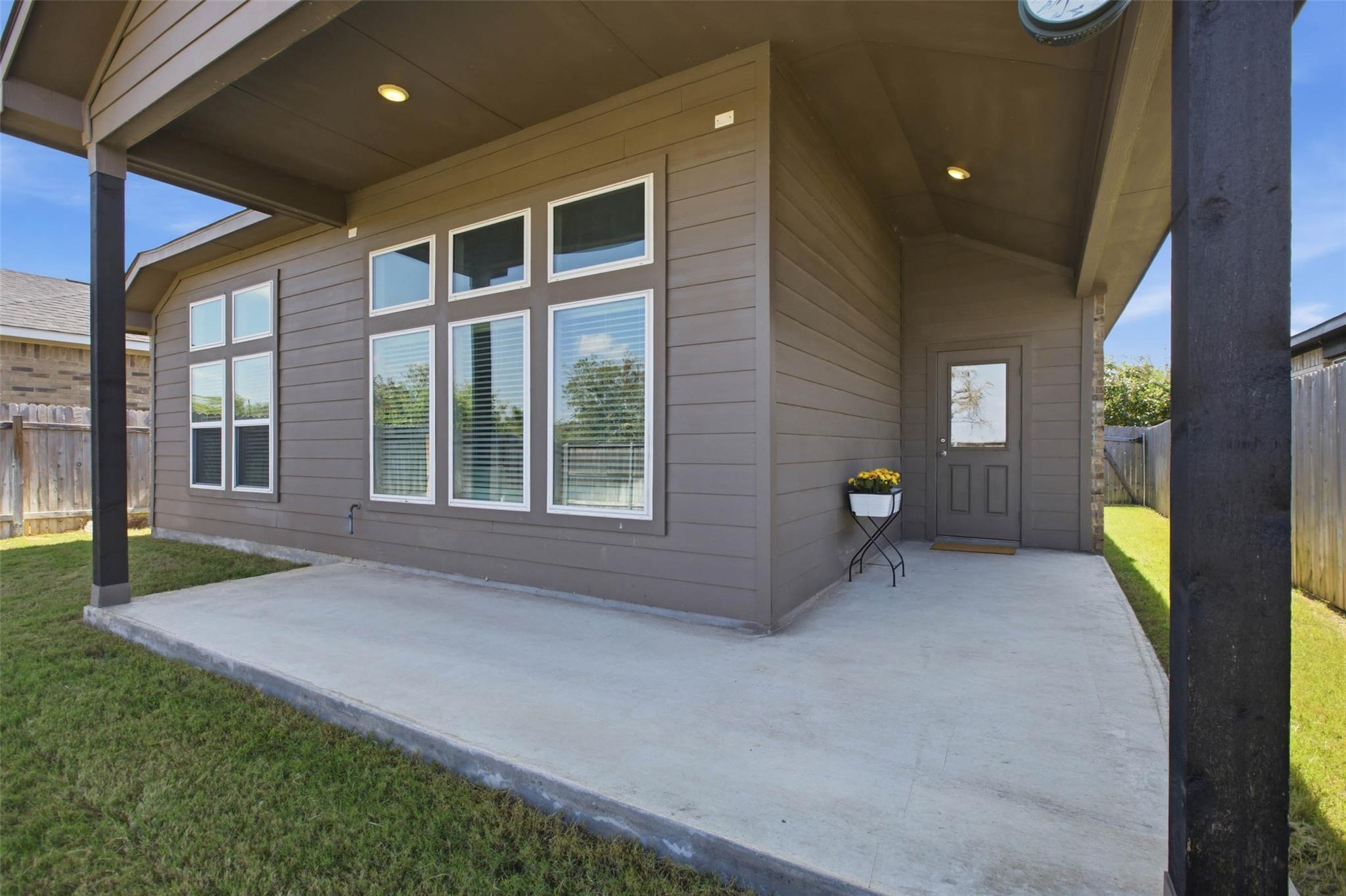 1061 Blue Oak BLVD