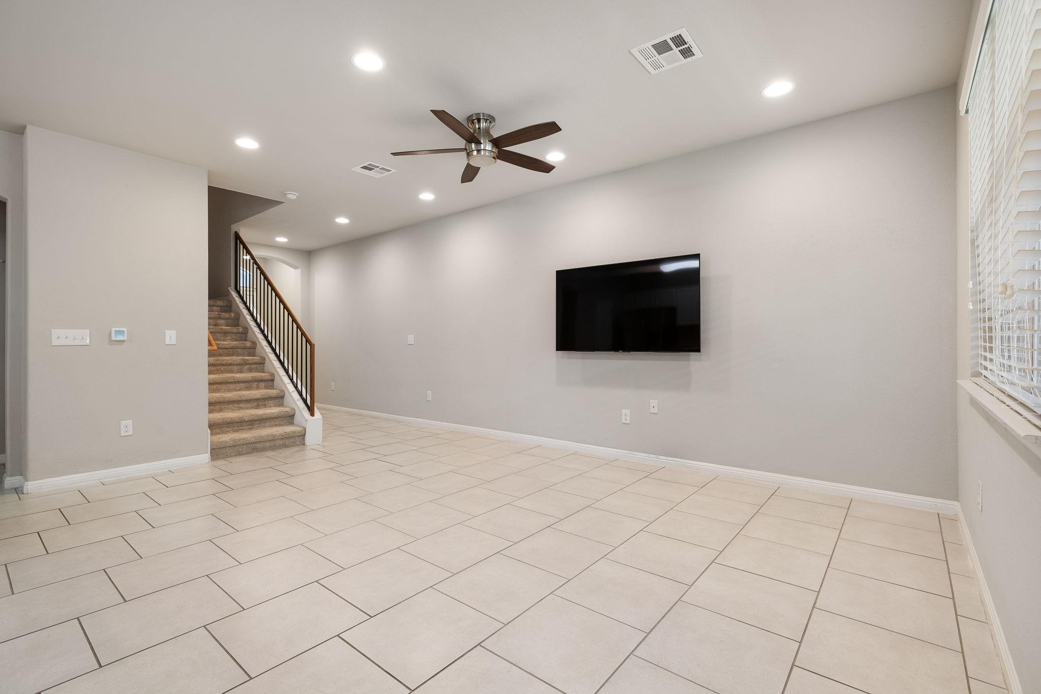 422 Epiphany LN