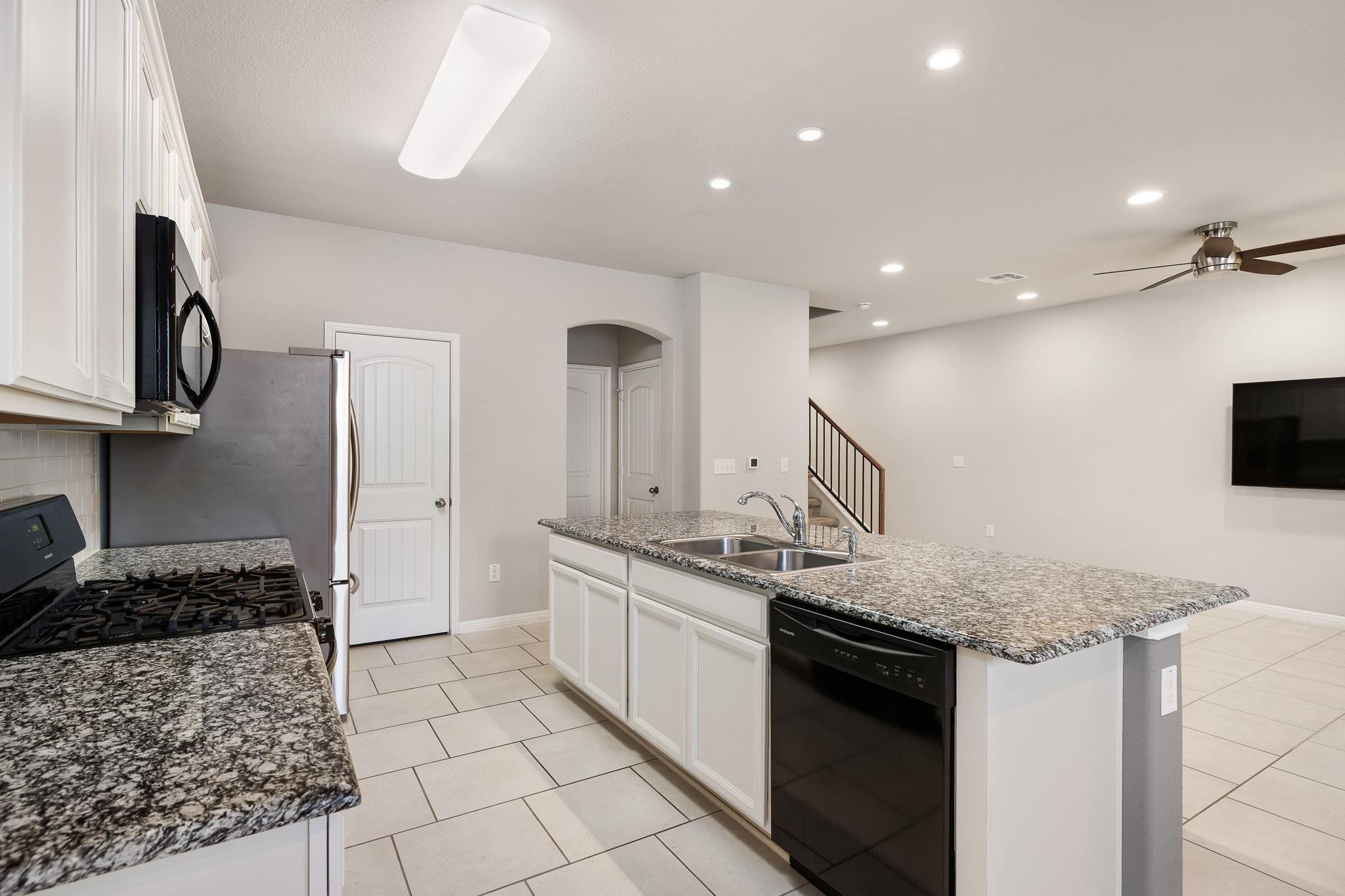 422 Epiphany LN