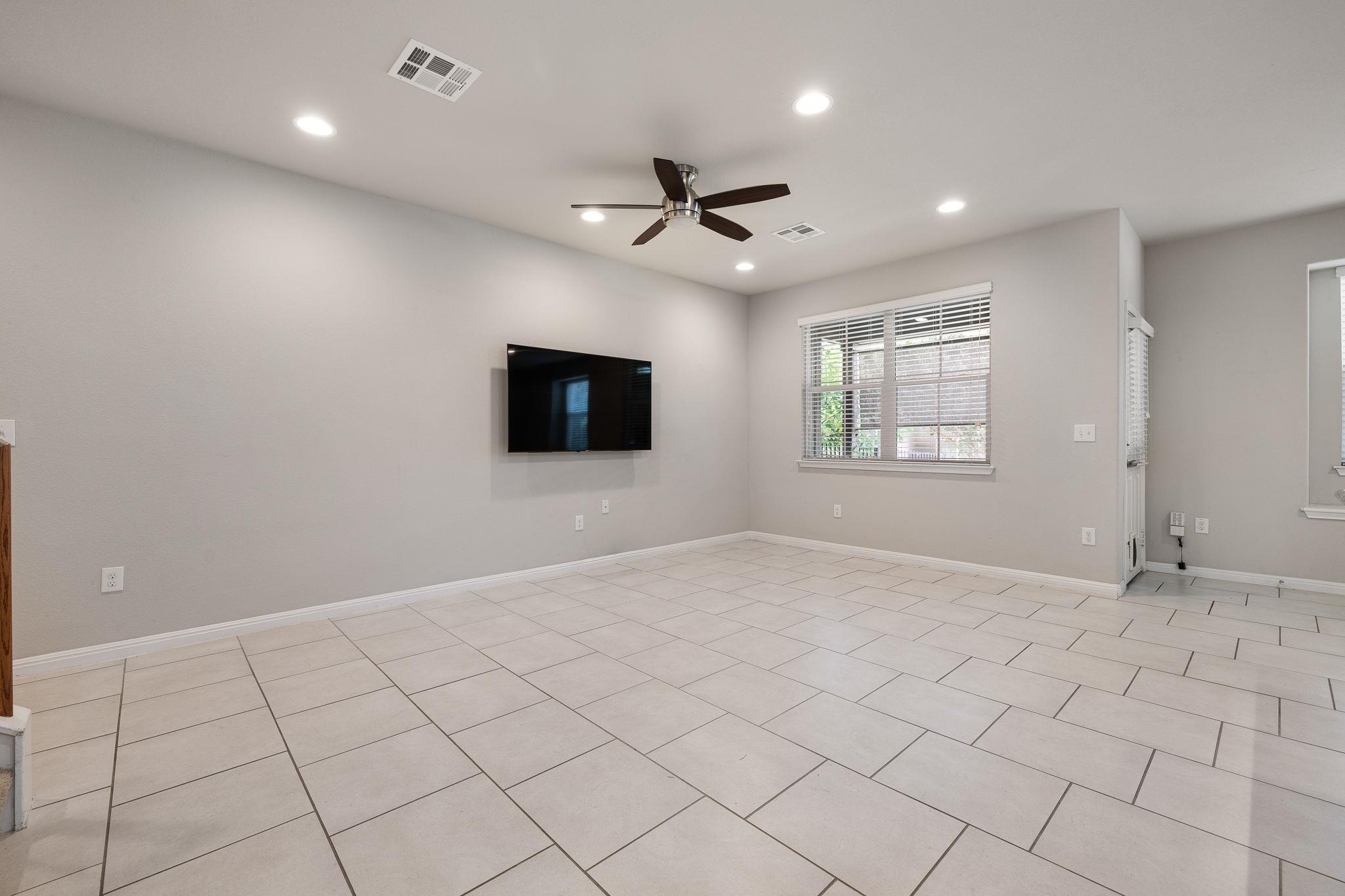 422 Epiphany LN
