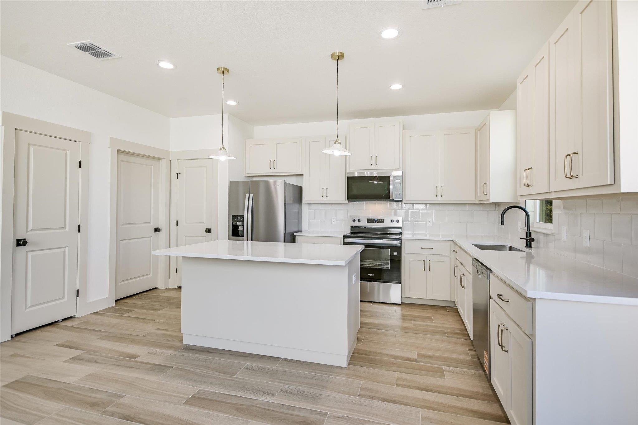 424 SHADY BLUFF DR