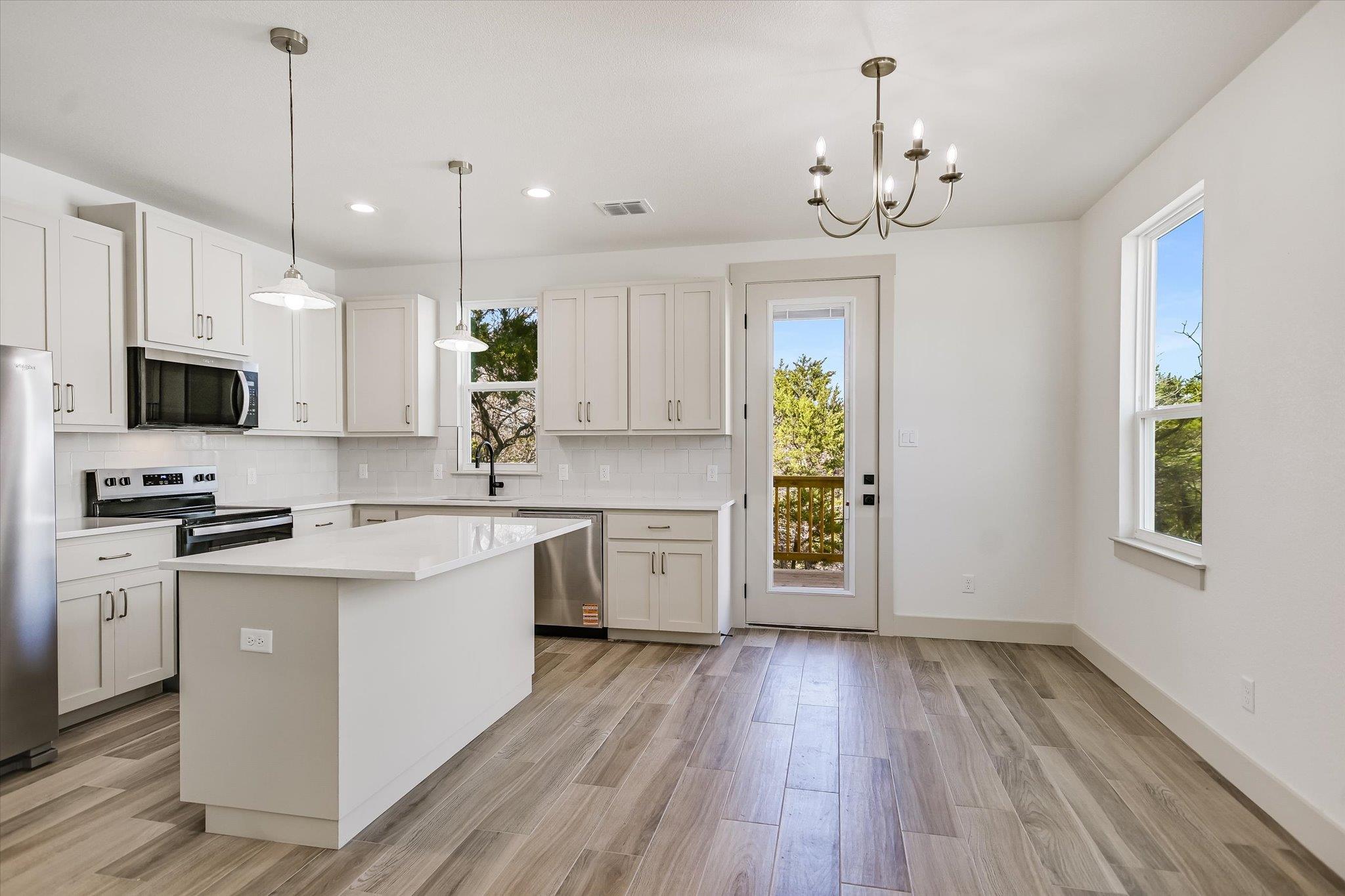 424 SHADY BLUFF DR