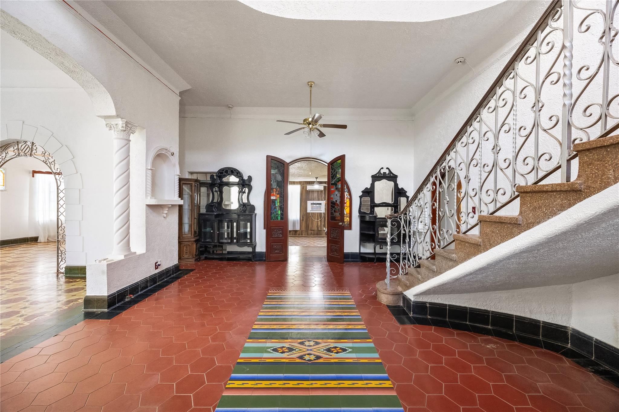 400 W St Charles Ave