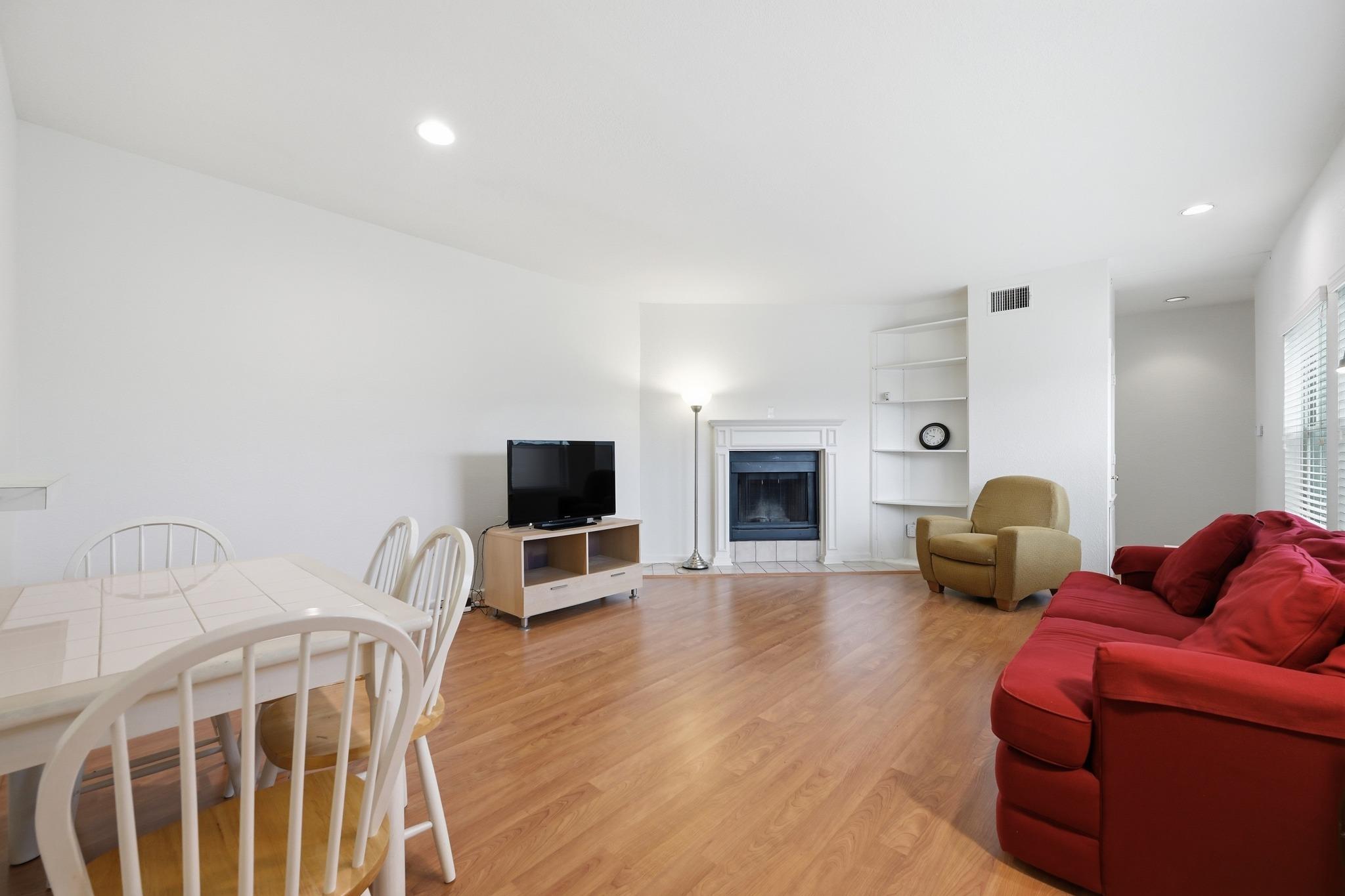 4409 Duval ST # 305