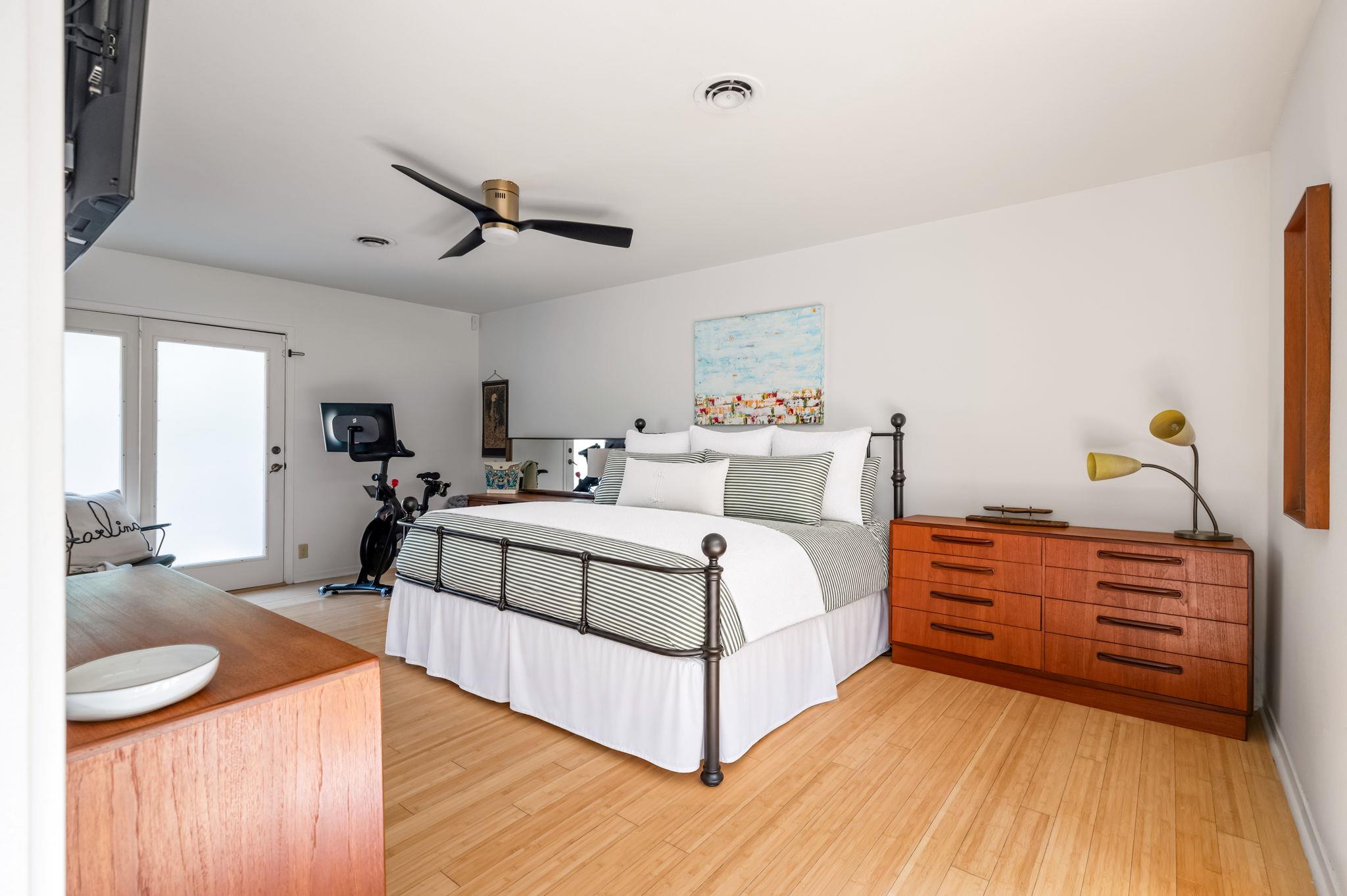 1712 McCoy PL