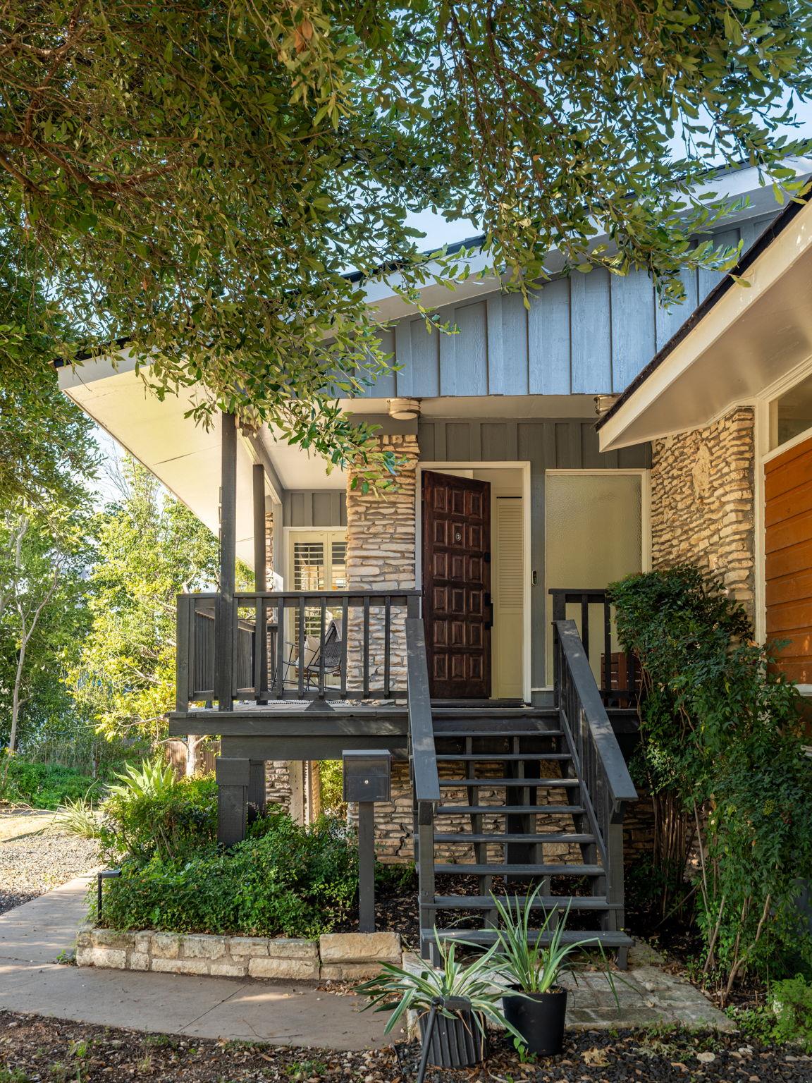1712 McCoy PL