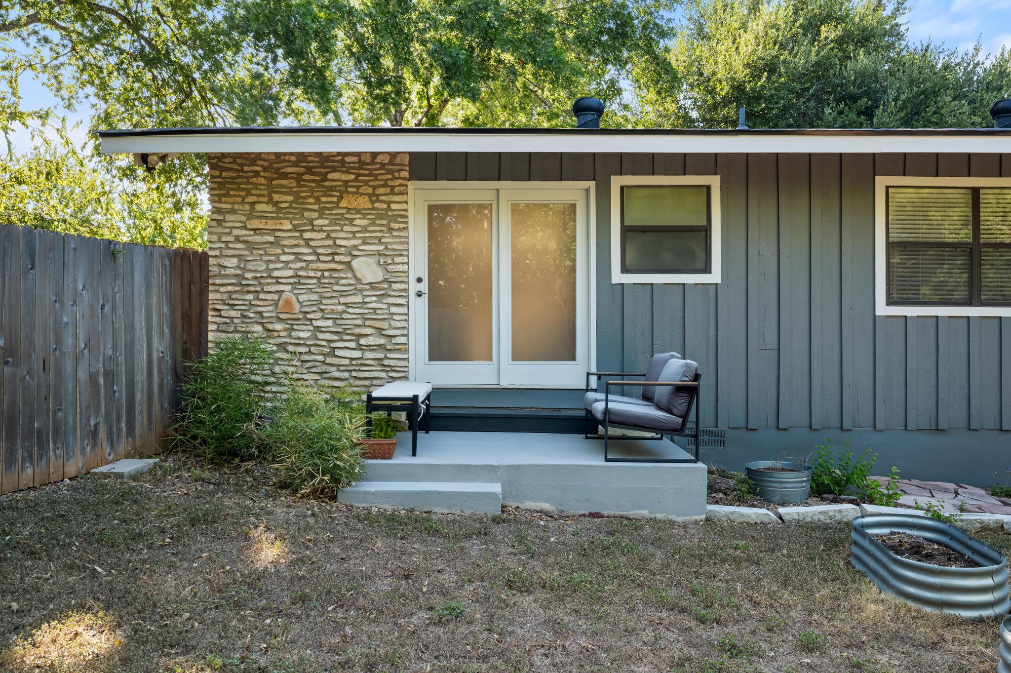 1712 McCoy PL