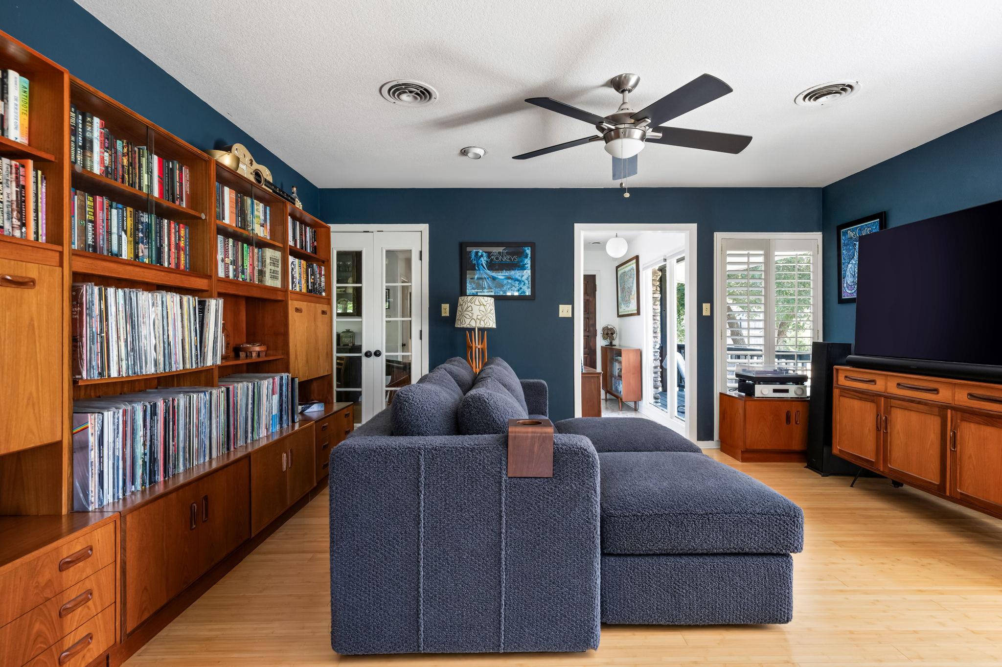 1712 McCoy PL