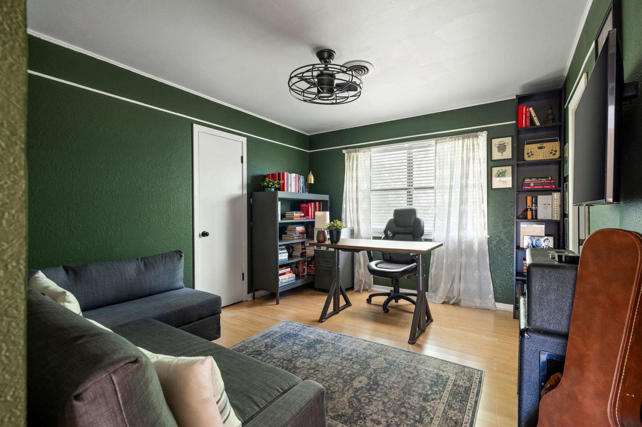 1712 McCoy PL