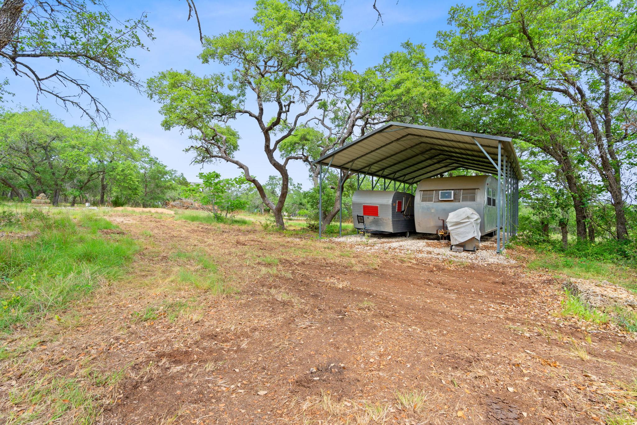 385 Country LN
