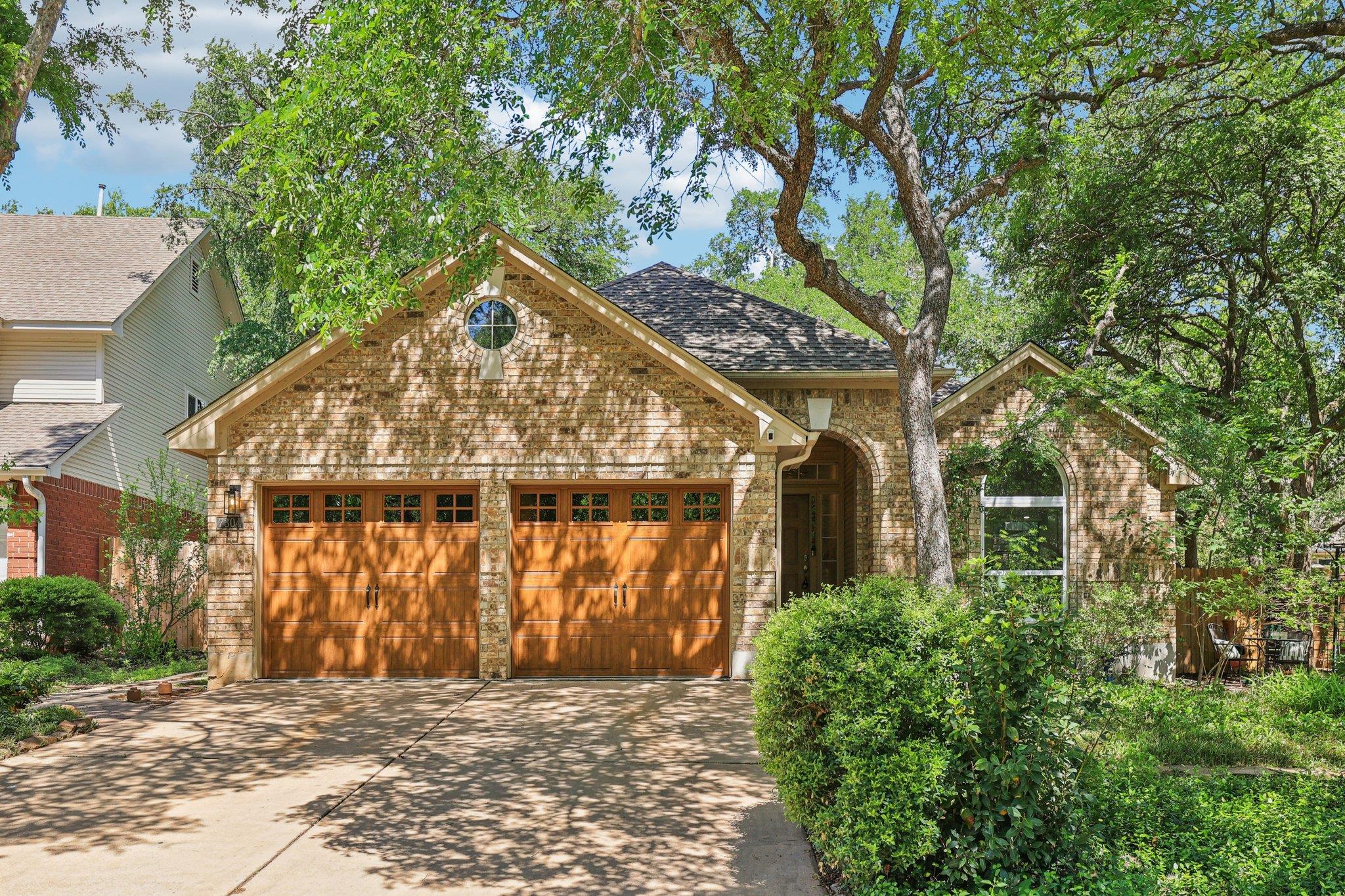 7304 John Blocker DR