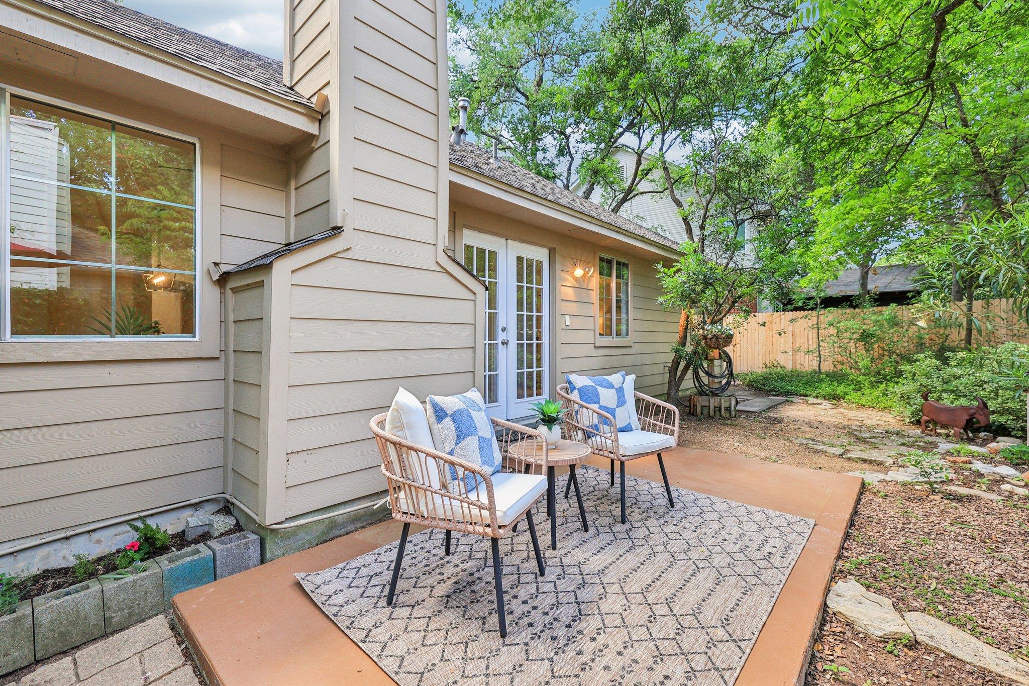 7304 John Blocker DR