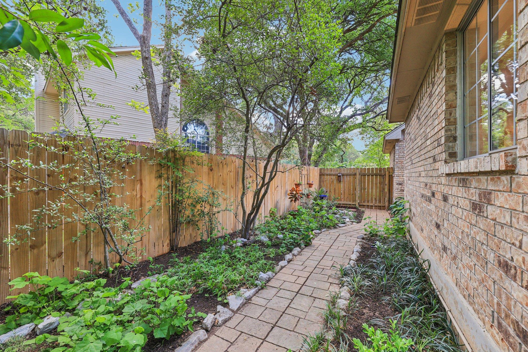 7304 John Blocker DR