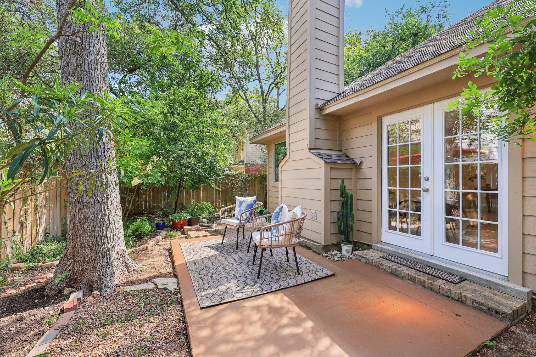 7304 John Blocker DR