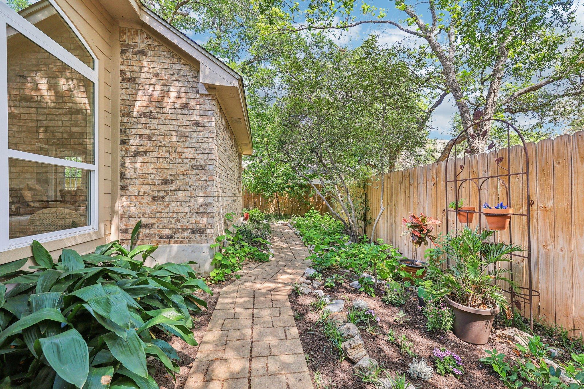 7304 John Blocker DR