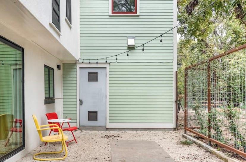609 W Mary ST