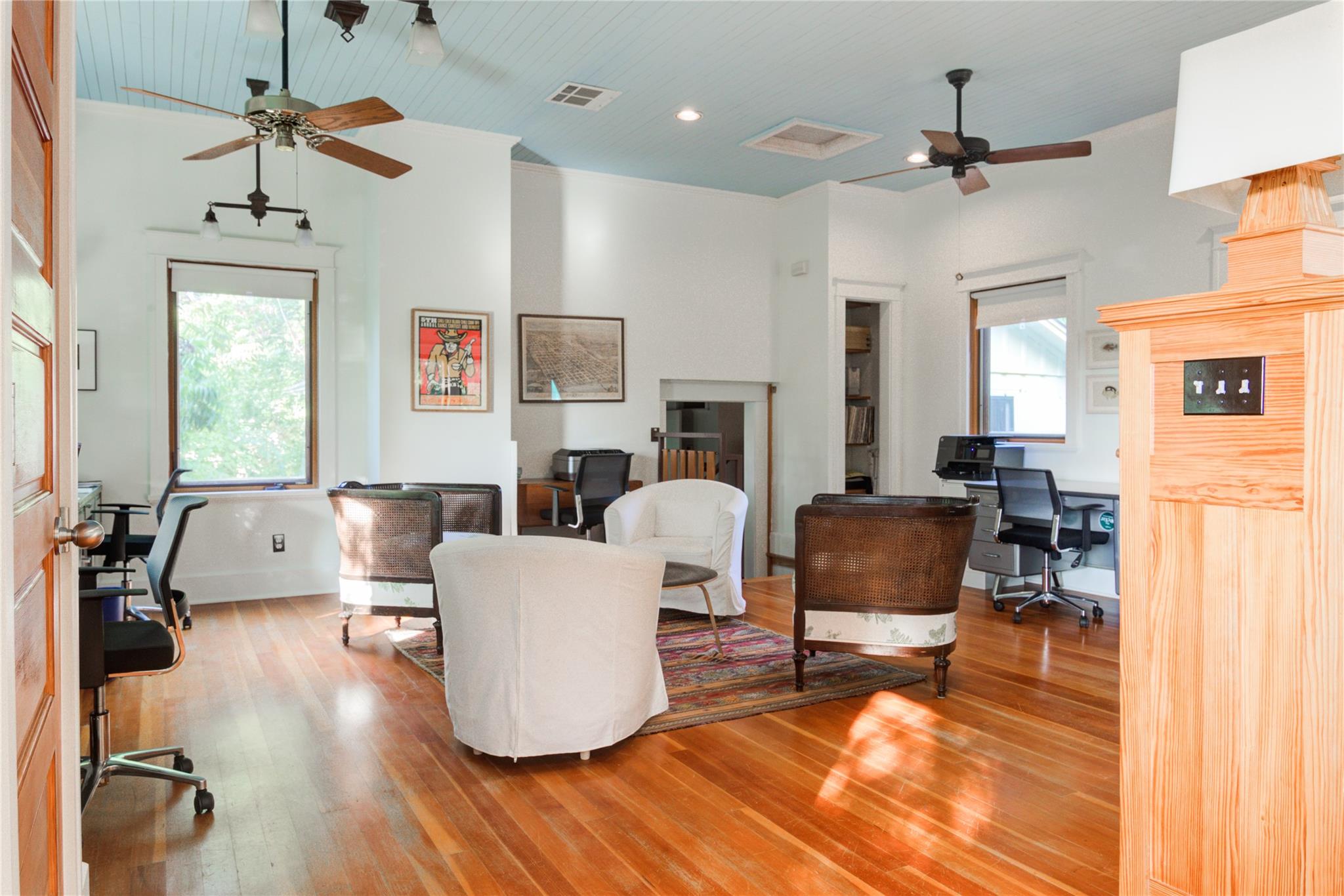 609 W Mary ST