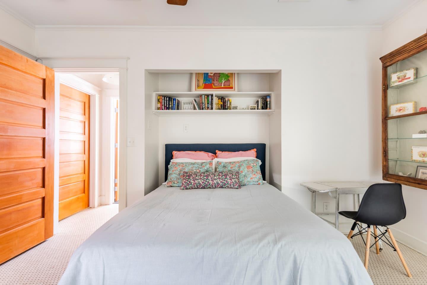 609 W Mary ST