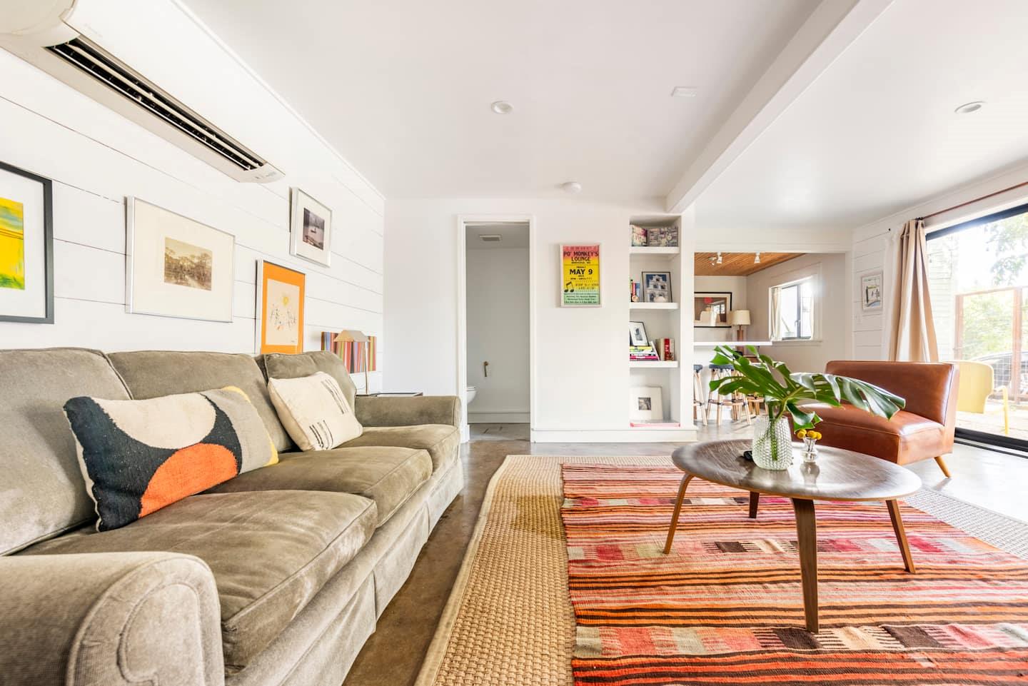 609 W Mary ST