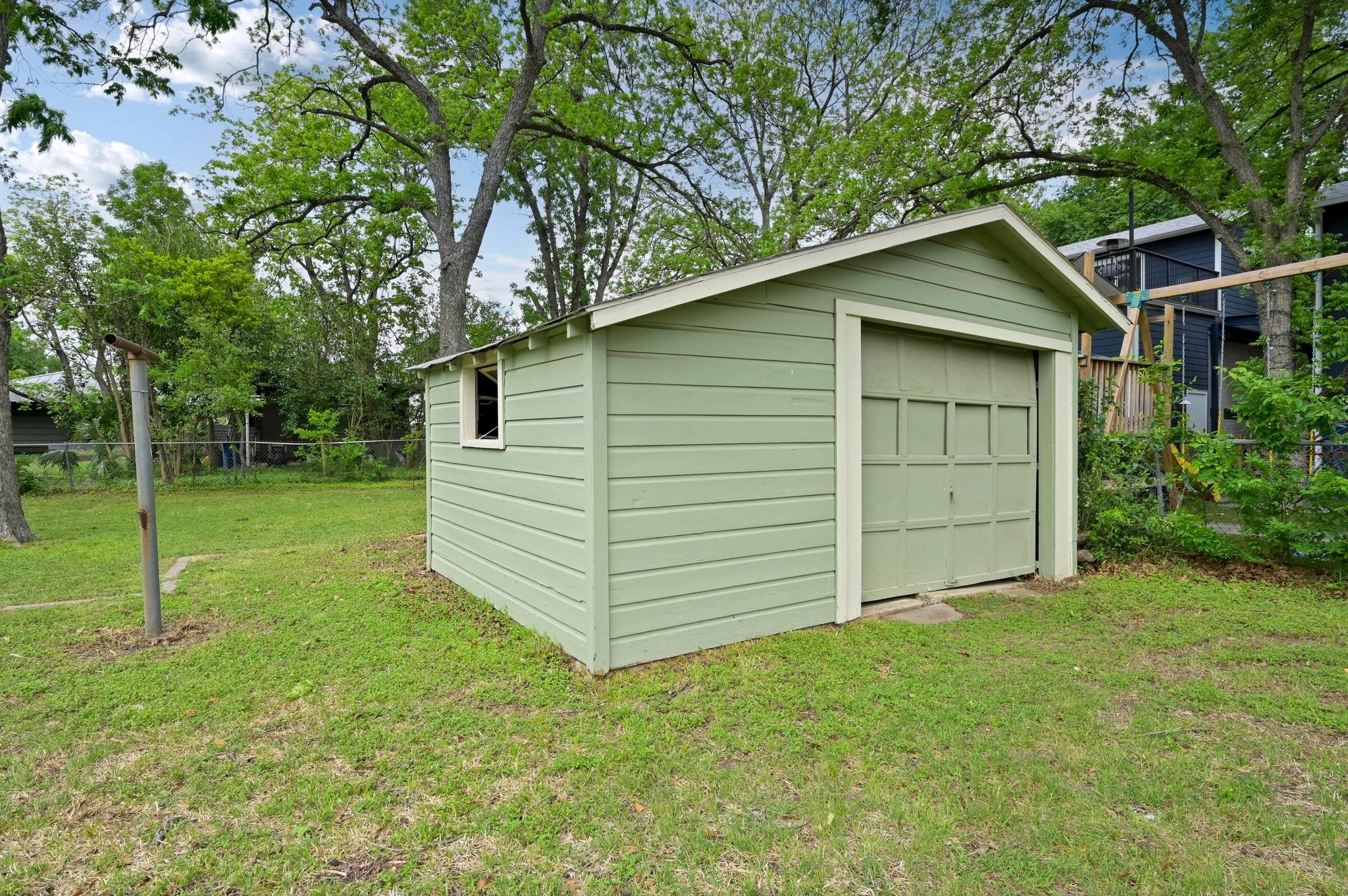 1002 Brentwood ST