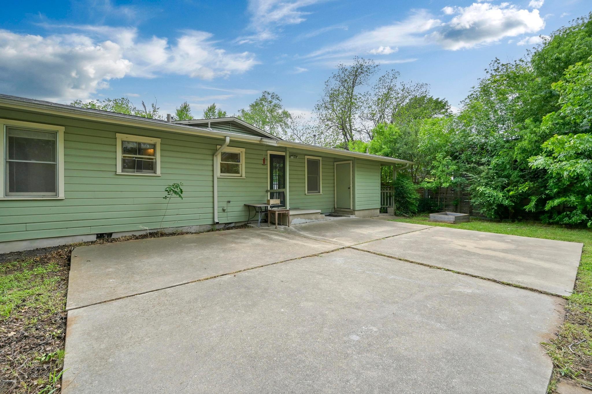 1002 Brentwood ST