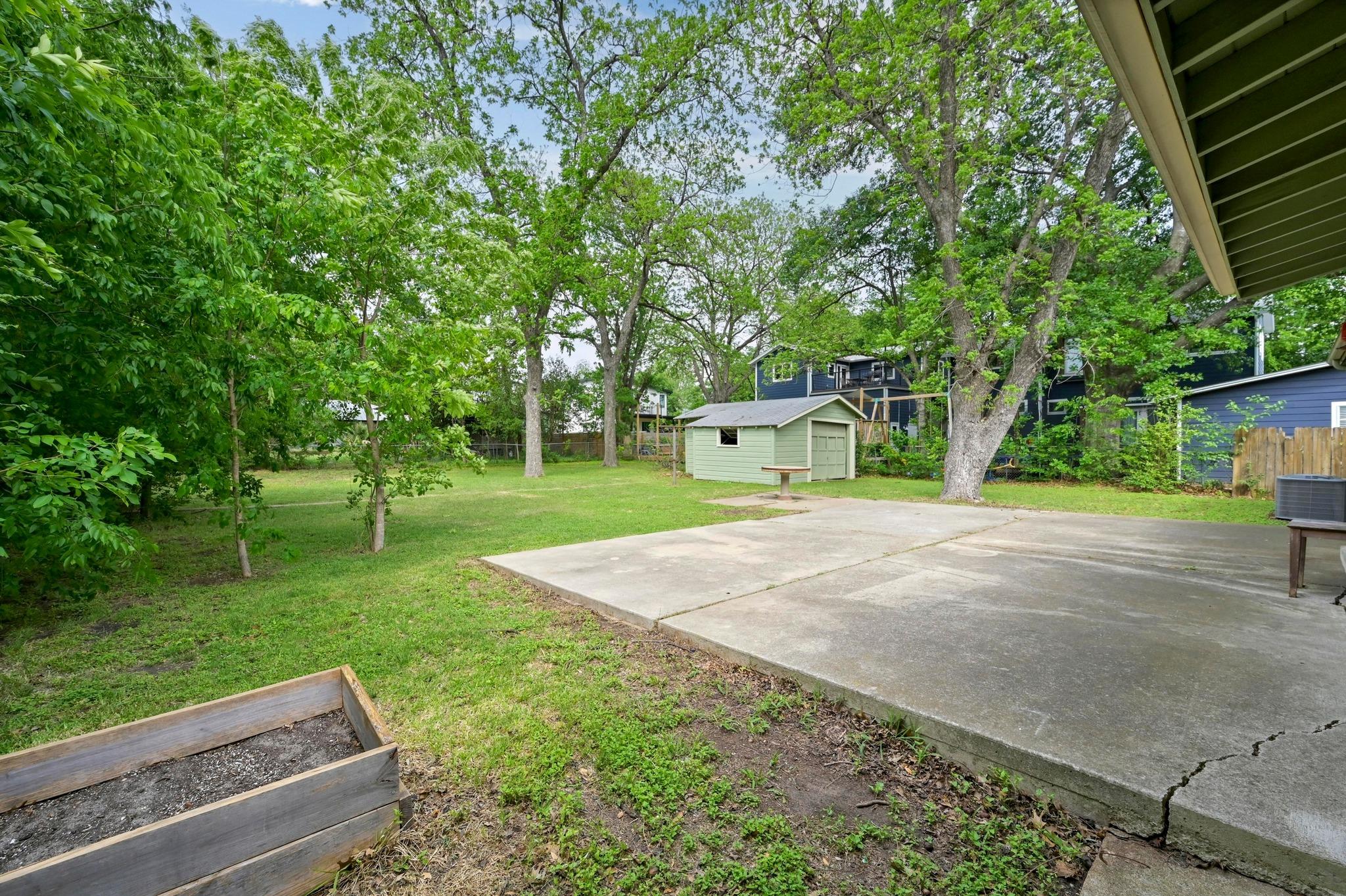 1002 Brentwood ST