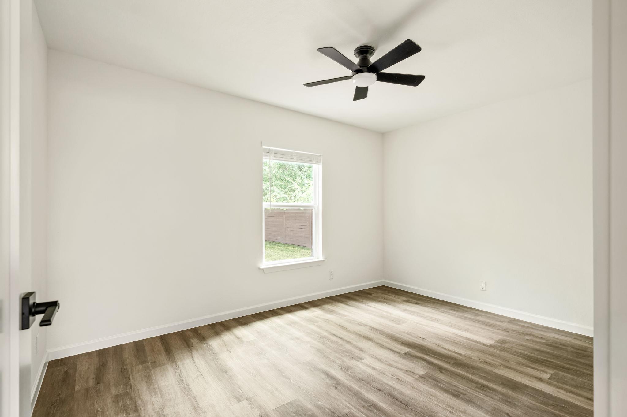 6503 Linda LN