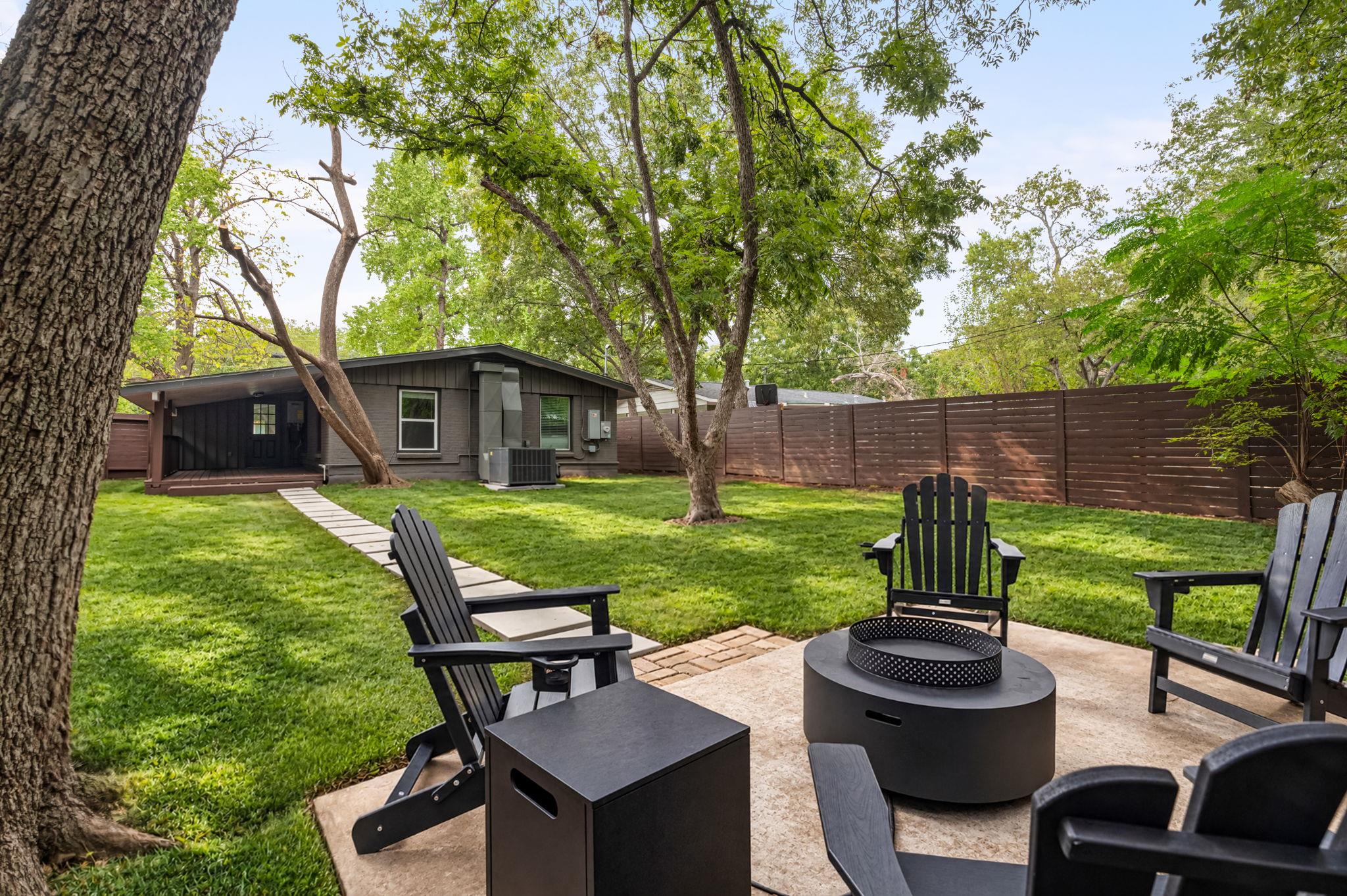 6503 Linda LN