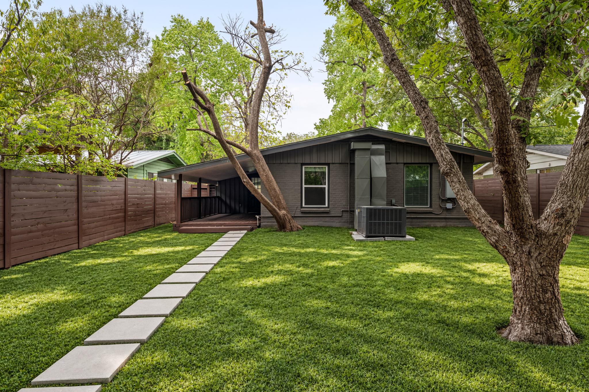 6503 Linda LN