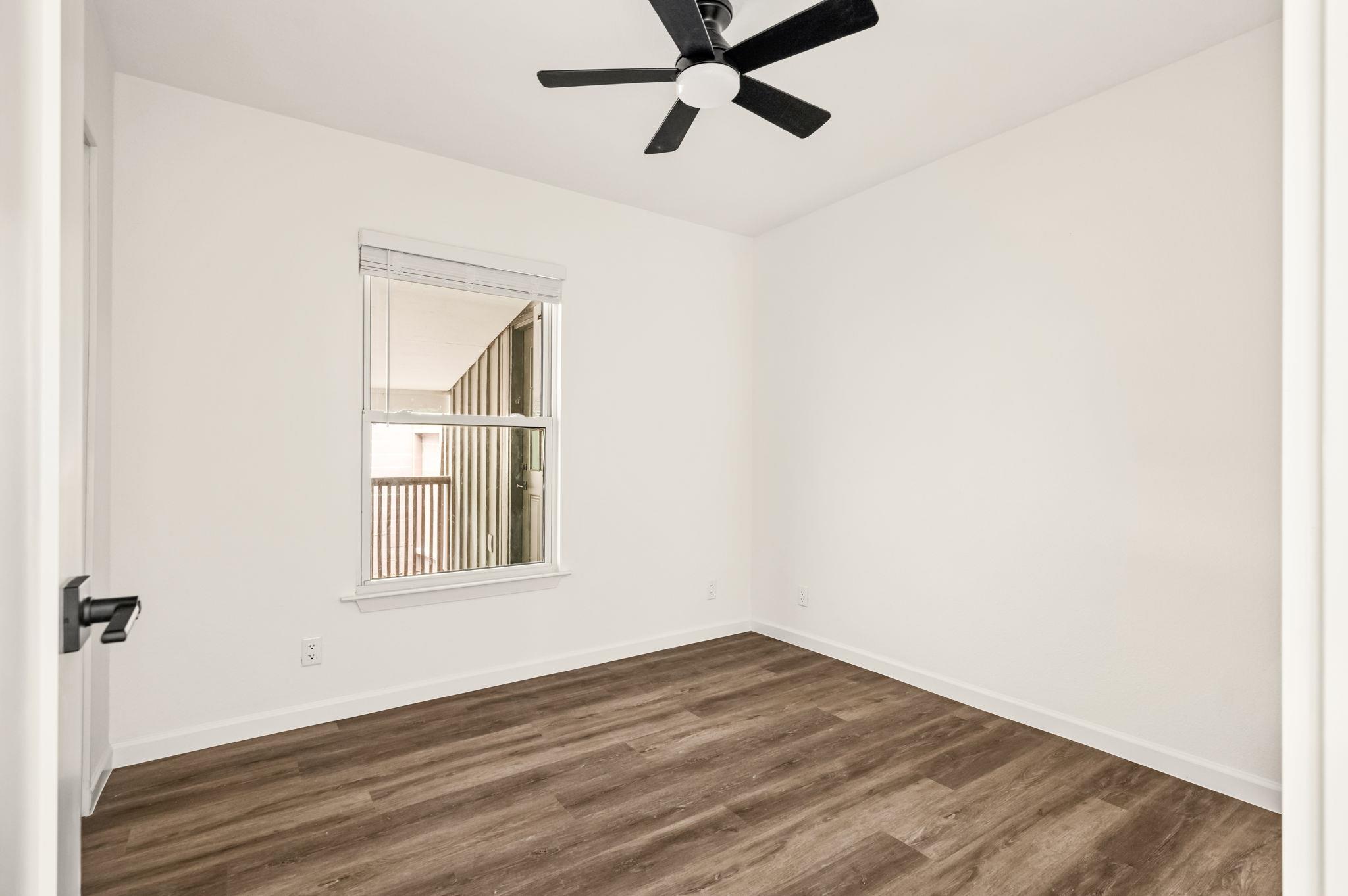 6503 Linda LN