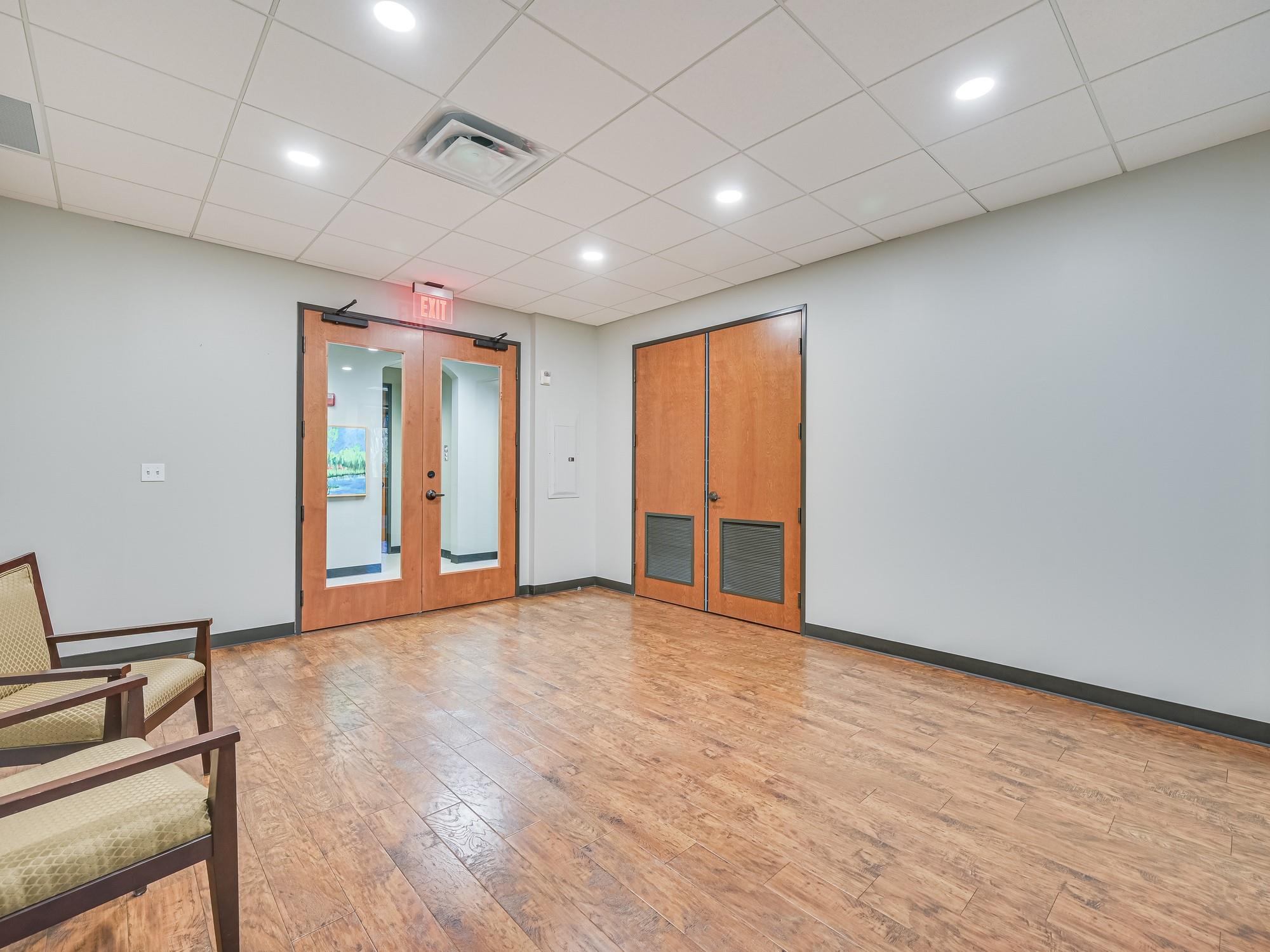 3 Lakeway Centre CT Unit: 110