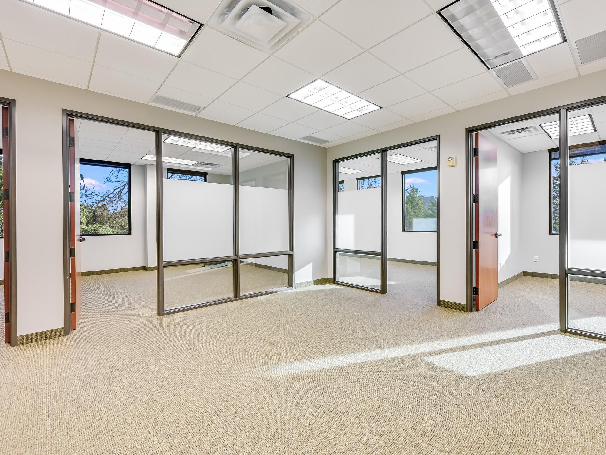 3 Lakeway Centre CT Unit: 110
