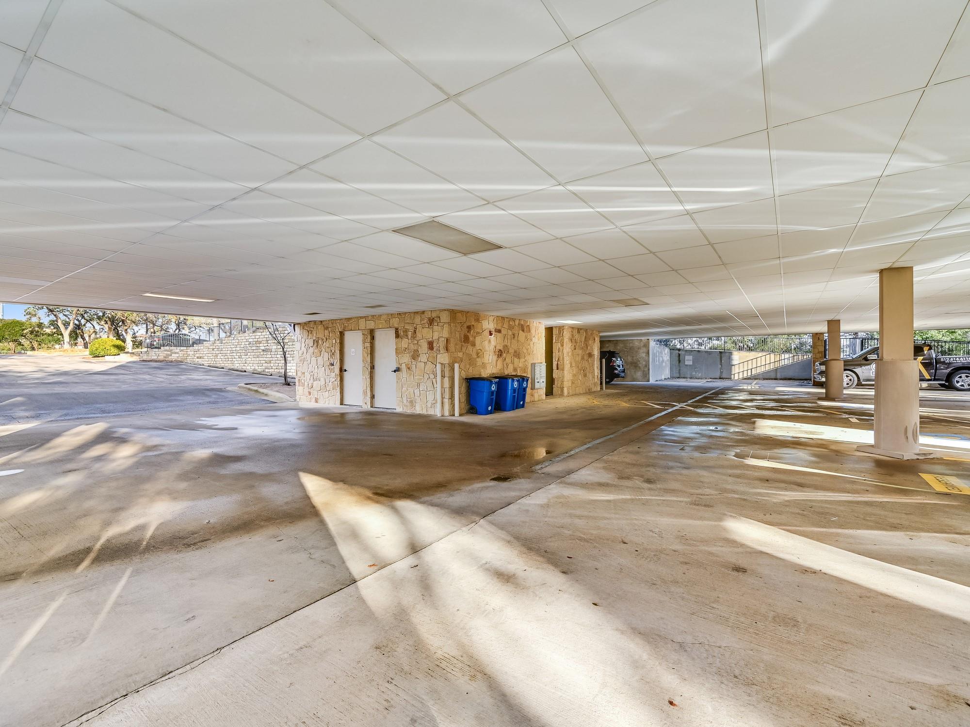 3 Lakeway Centre CT Unit: 110