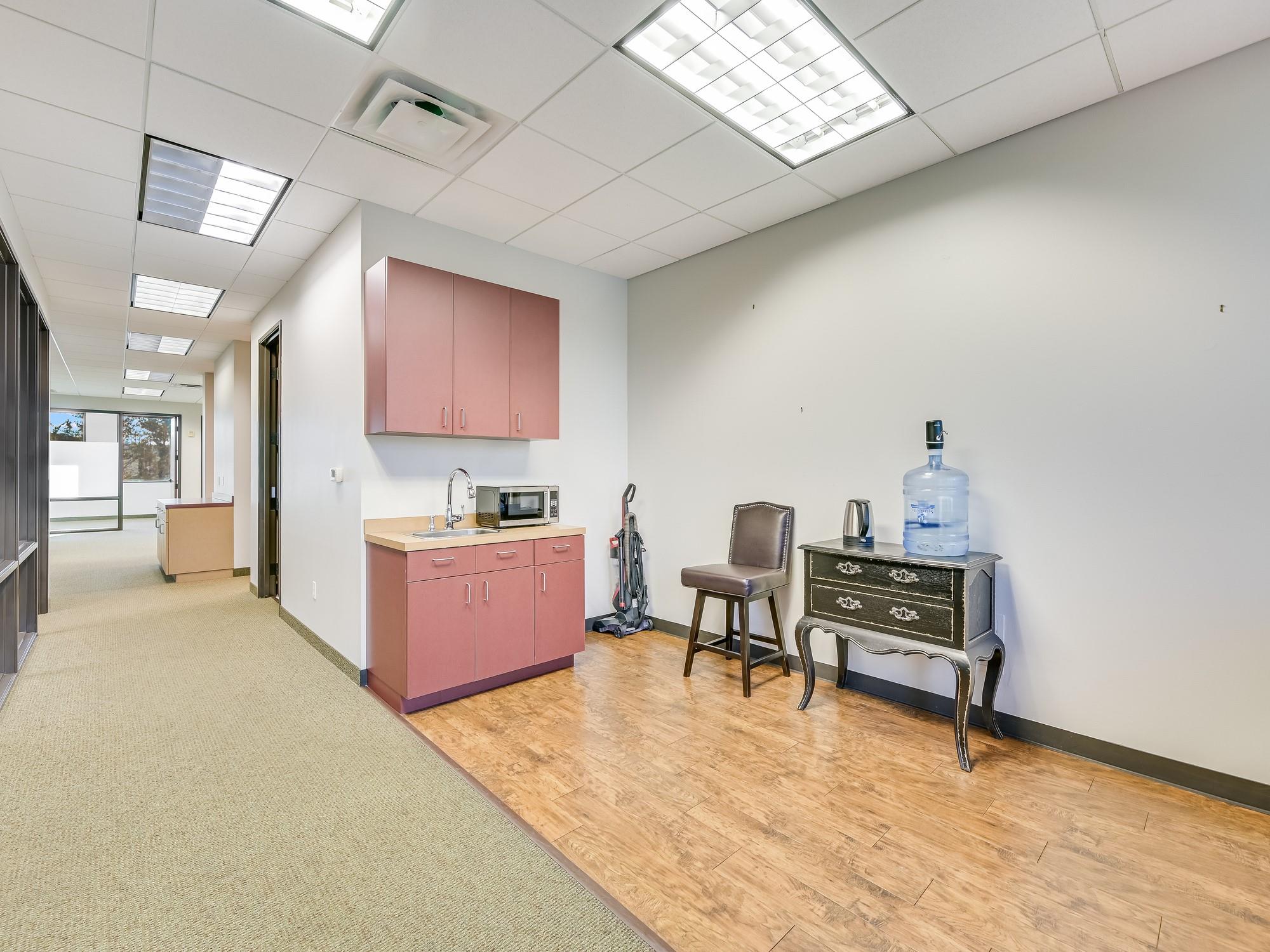 3 Lakeway Centre CT Unit: 110