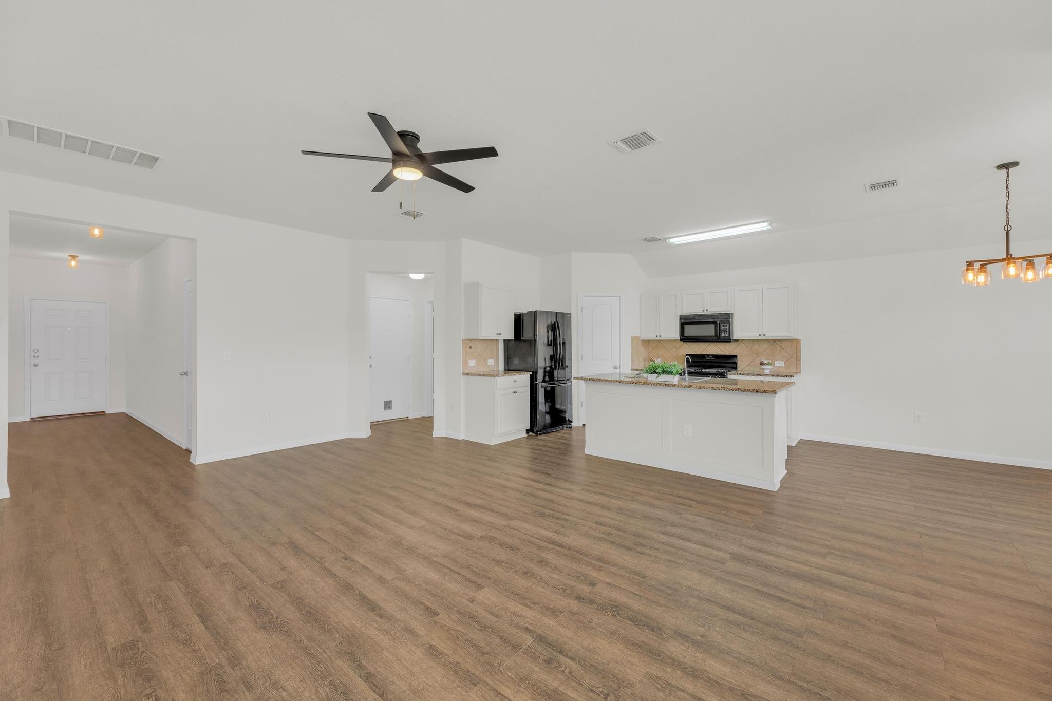 608 Silver Wing DR